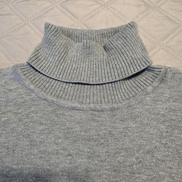 Like new Talbots petite turtleneck sweater. - Picture 3 of 6